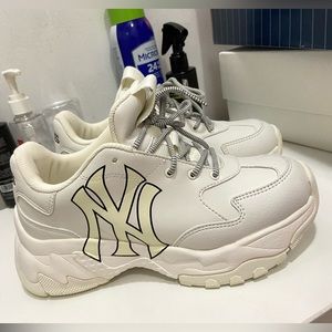Brand new White MLB Yankees Chunky sneakers